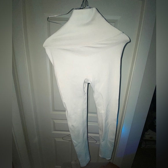 Size large fits to S/m Workout Enhancing Booty Leggings - Picture 2 of 5